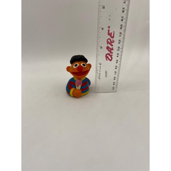 Vintage Tara Toys Sesame Street Ernie with Ice Cream Finger Puppet Toy - Picture 2 of 8